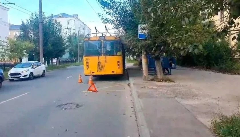 😱Нижегородка отсудила 100 тысяч рублей у перевозчика после травмы в троллейбусе