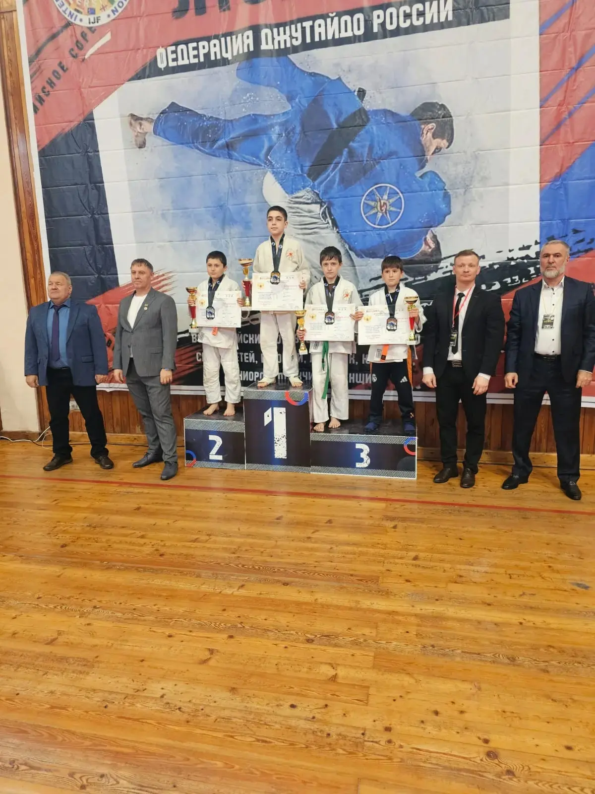 🚀 Один класс — и сразу 5 медалей Всероссийского уровня!  Вы только вдумайтесь: ученики 5 «8» класса 