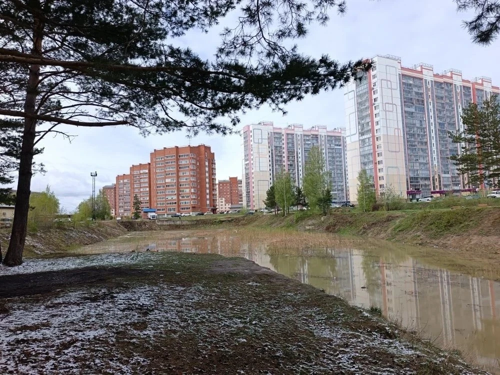 Рабочие наполнят водой высохшее озеро  Долгое время водоём подвергался антропогенному воздействию де