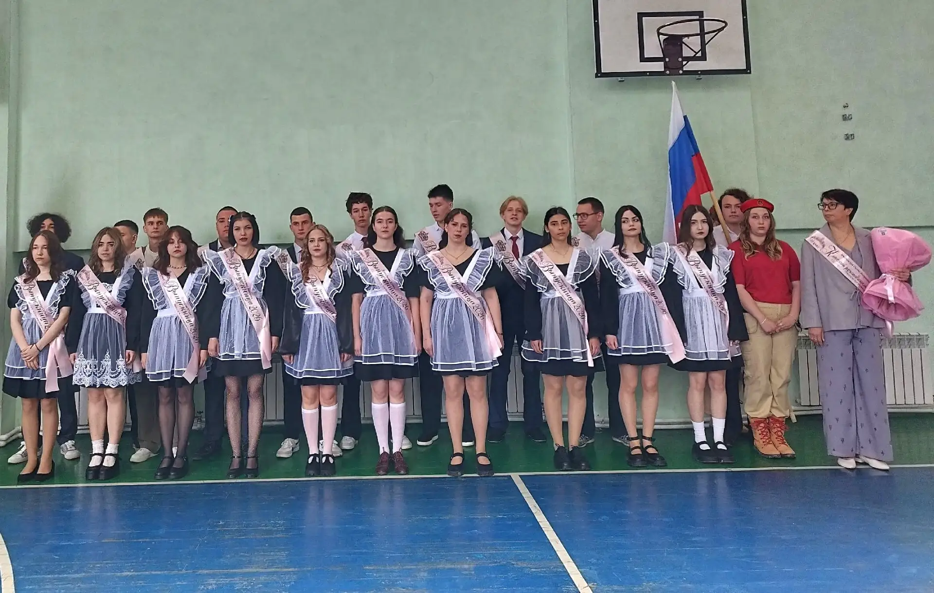 Сегодня, 26 мая, в ГБОУ «СШ № 18 Шахтерского м.о.» прошел праздник Последнего звонка.