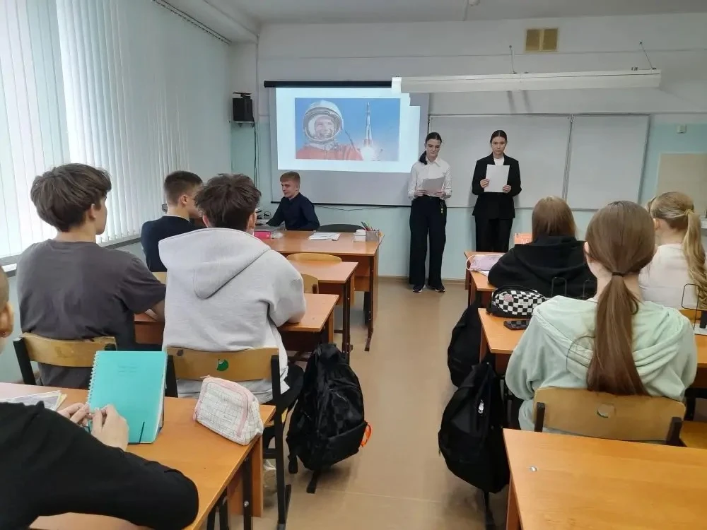 🚀 В Майской гимназии прошел Гагаринский урок 🌏  📆🚀В В канун Дня космонавтики, в память исторического