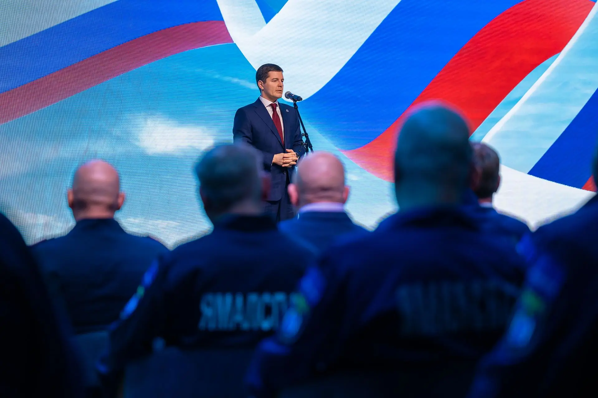 Вручил награды землякам, которые тушили лесные пожары. Этот сезон стал одним из самых н...