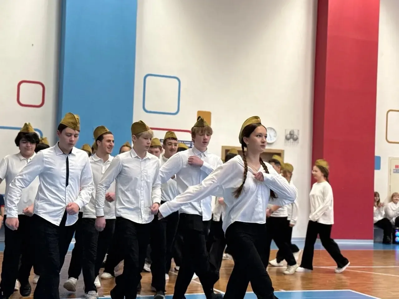Конкурс «Смотр строя и песни» в Янинском центре образования!    С 24 по 26 февраля по сложившейся тр