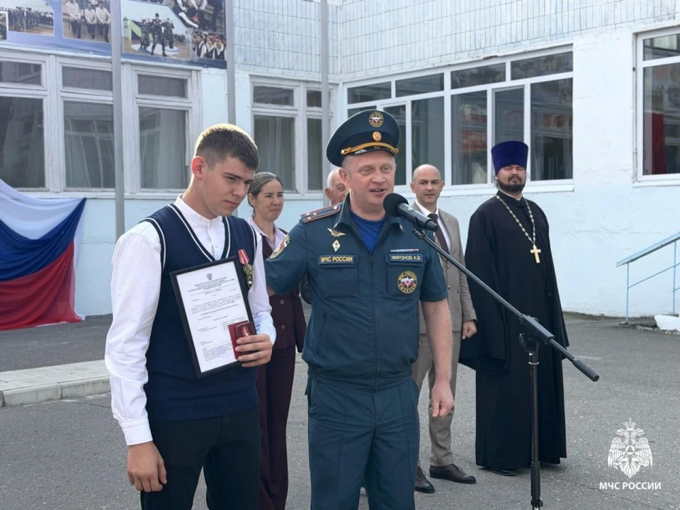 В Татищевском районе чествовали школьника, совершившего подвиг