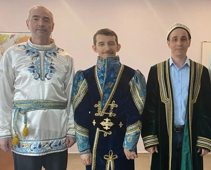 Сухогузов Александр Алексеевич, Фазылов Равиль Рафаэлович, заведующий отделом энциклопе...