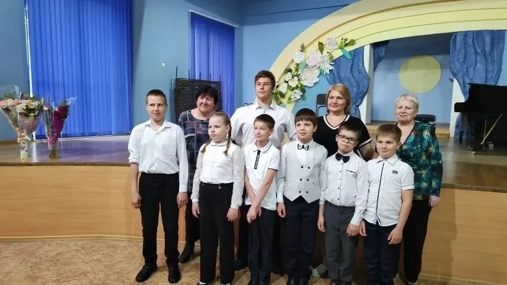 Июль — середина лета и время каникул, когда мы с особенной теплотой перебираем архивные кадры и вспо