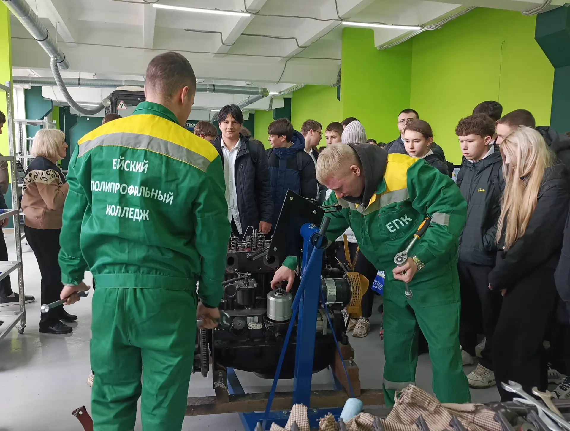 🏫 В рамках профориентационной работы учащиеся школ города Ейска посетили отделение сельского хозяйст