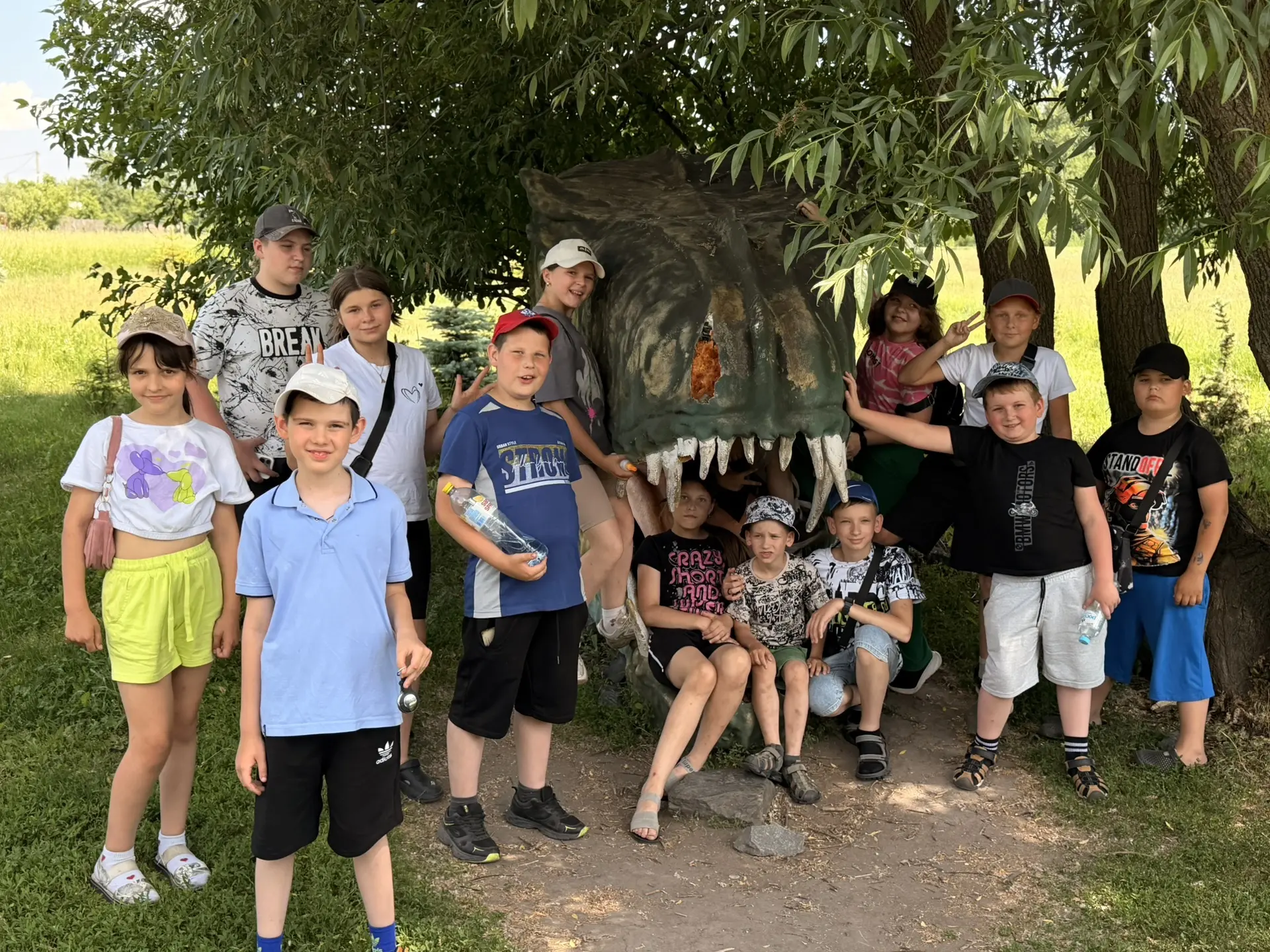 Приключения в Чумаках: Наш Зоопарк ждет! 🦁🐒
Сегодняшний день в пришкольном лагере был наполнен рад