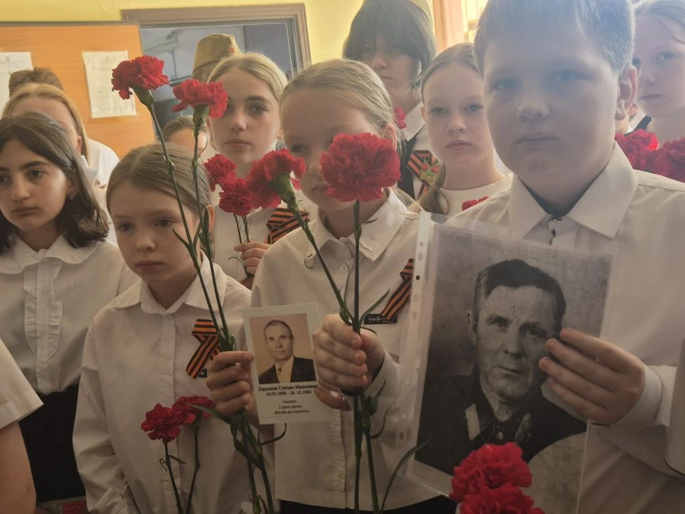 🎖️«Вечная память героям: как прошла линейка ко Дню Победы в нашей школе» 🎖️  В ГБОУ СОШ с. Ягодное п