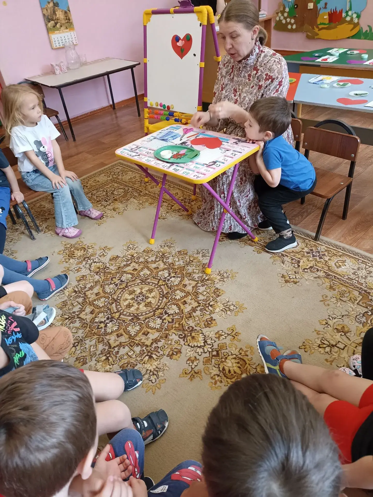 Ежегодно в России, в последнее воскресенье ноября, отмечается День матери. О мамах сказано немало сл
