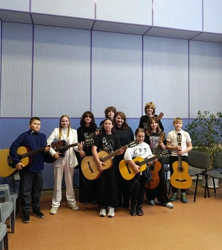 "ГИТАРНЫЙ КАЛЕЙДОСКОП"

🎸В студии игры на гитаре "Аккорд" состоялся открытый урок - результат целог
