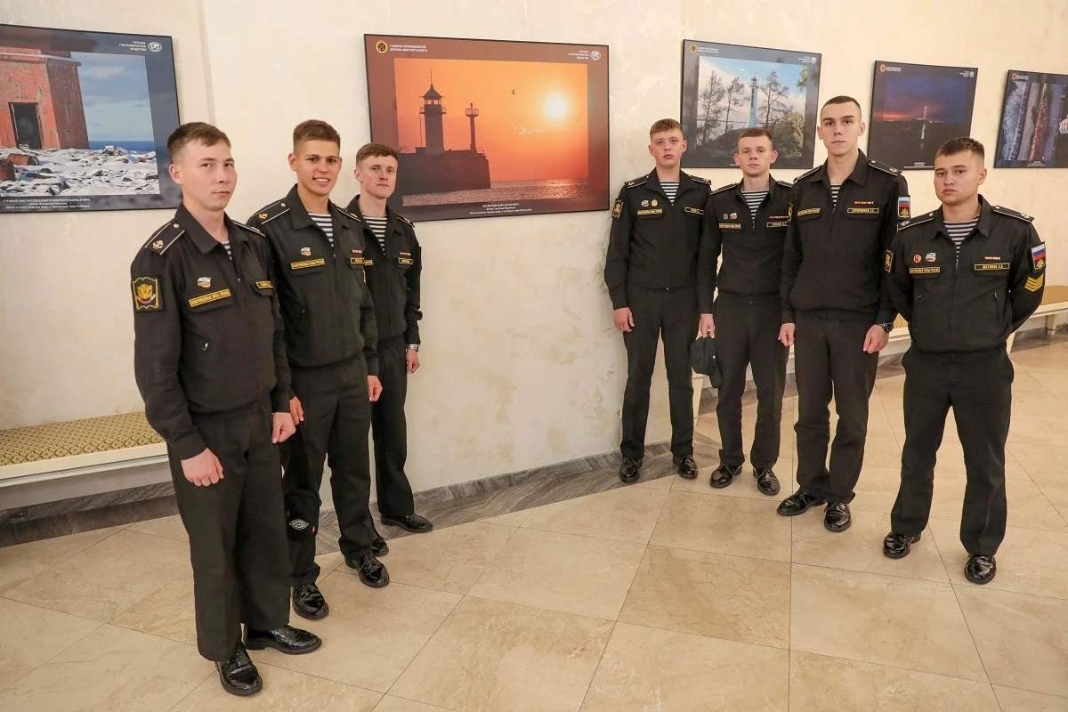 – Однако, маяки представляют собой не только технические сооружения, но и являются важн...