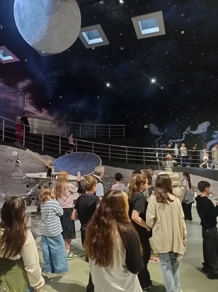 Экскурсия 5В и 5Г классов в Музей космонавтики: путешествие к звёздам  🚀 15 мая ученики 5В и 5Г клас