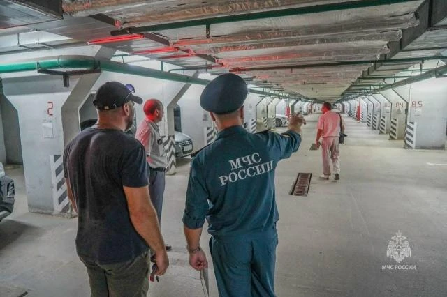 В Волгограде сотрудники МЧС России проверяют подземные укрытия

Специалисты МЧС вместе с представите