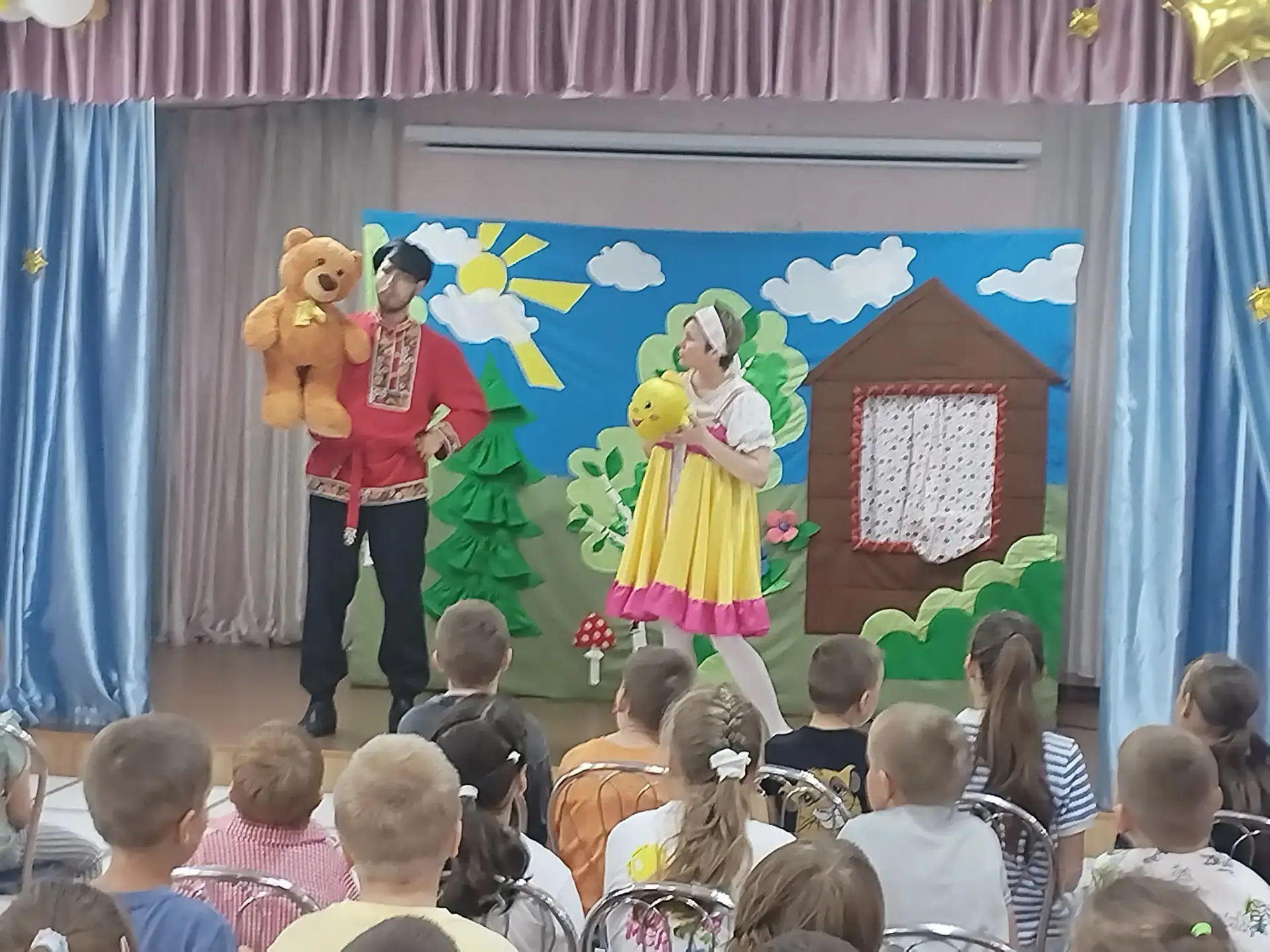 🎭 Сказочная неделя в пришкольном лагере!

Наши дни проходят под девизом «В гостях у сказки», и эта