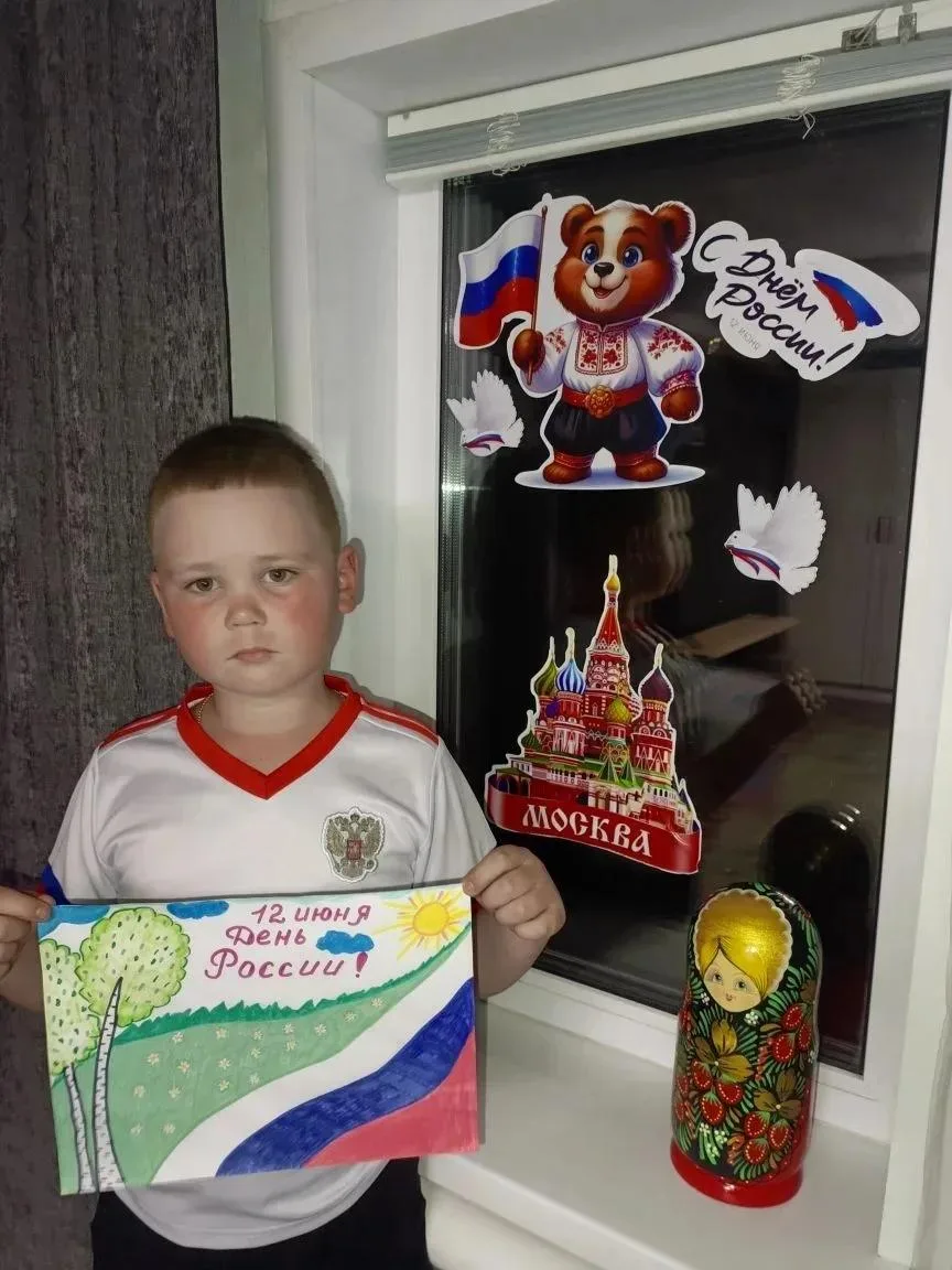 🎈🎈🎈Учащиеся школы вместе с родителями украсили окна в рамках Всероссийской акции «Окна России», п