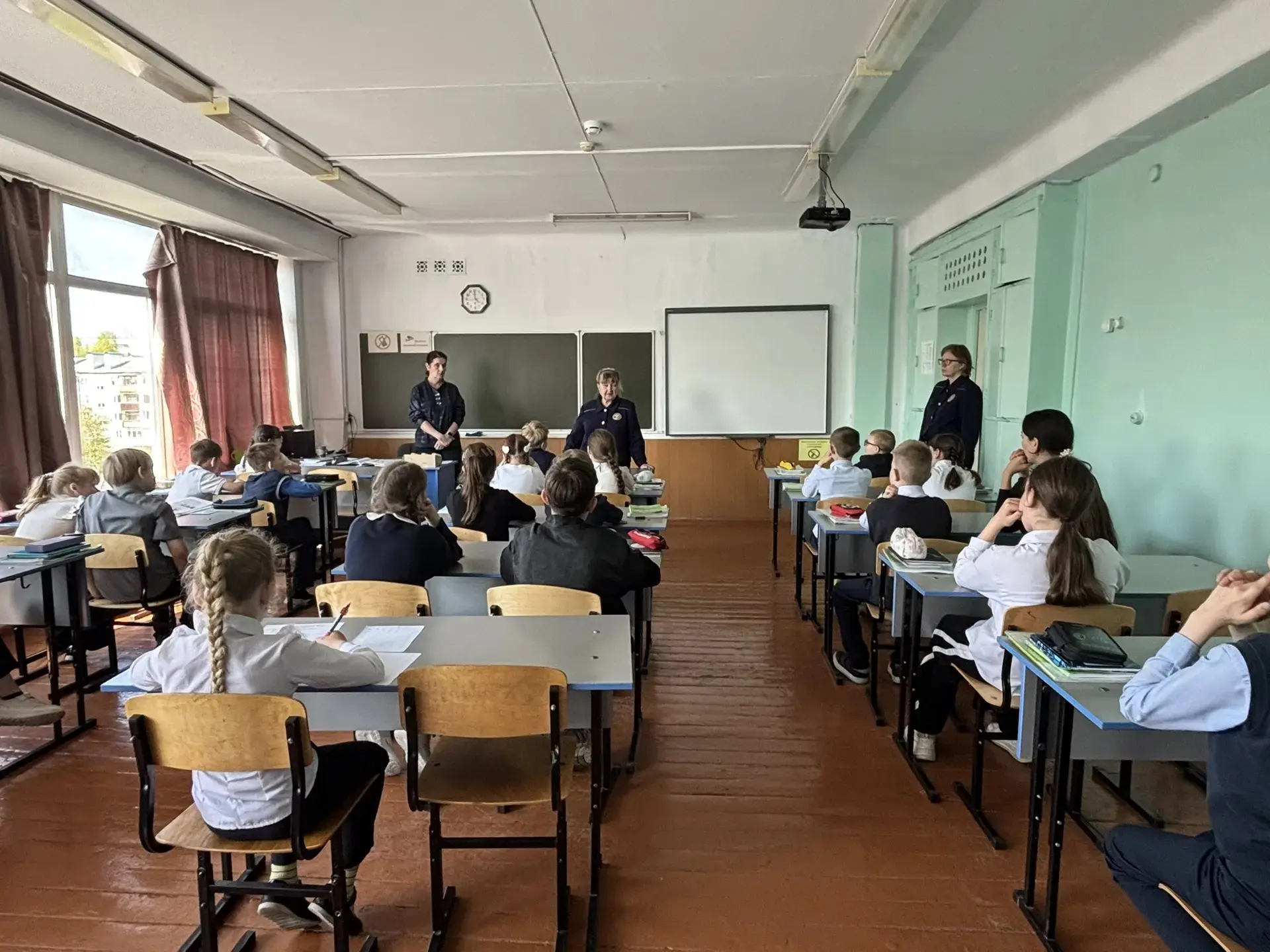 В нашей школе специалистами РЦППМС прошло познавательное занятие в начальной школе на тему: "Лето - 
