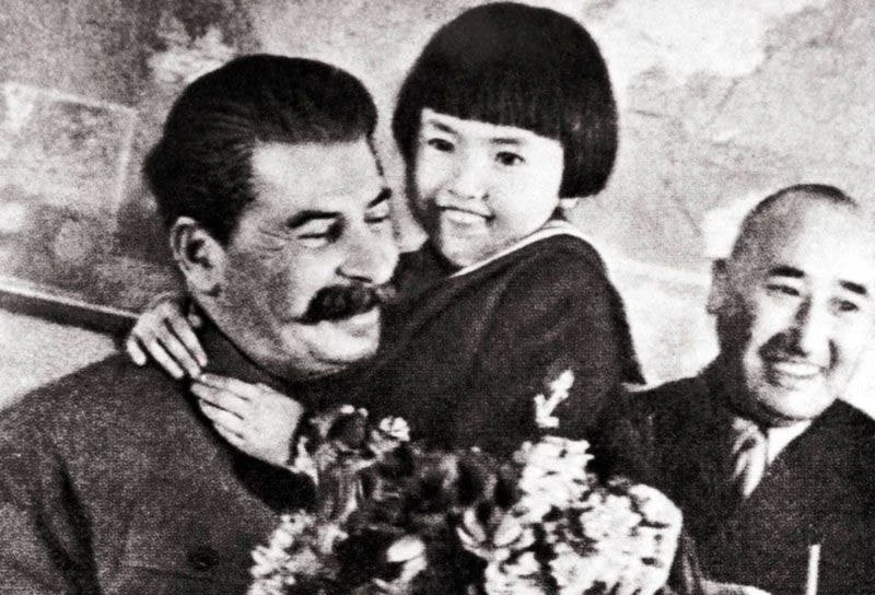 Что сказал Сталин девочке, после
чего ее жизнь превратилась в ад?

В 1936 году бурятская девочка Гел