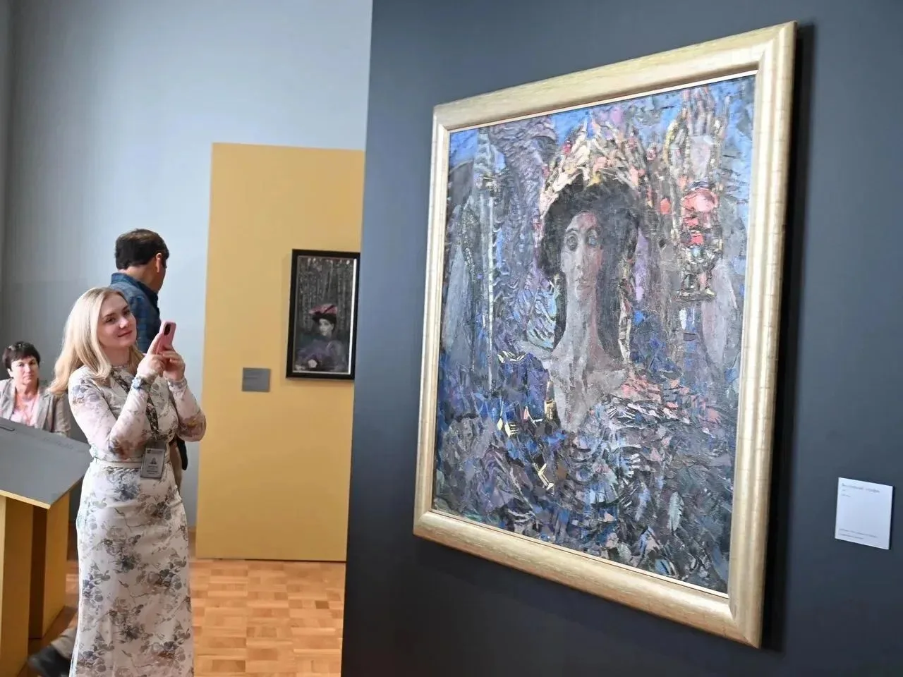 🖼 В Омске открылась выставка «Михаил Врубель. Метаморфозы»
