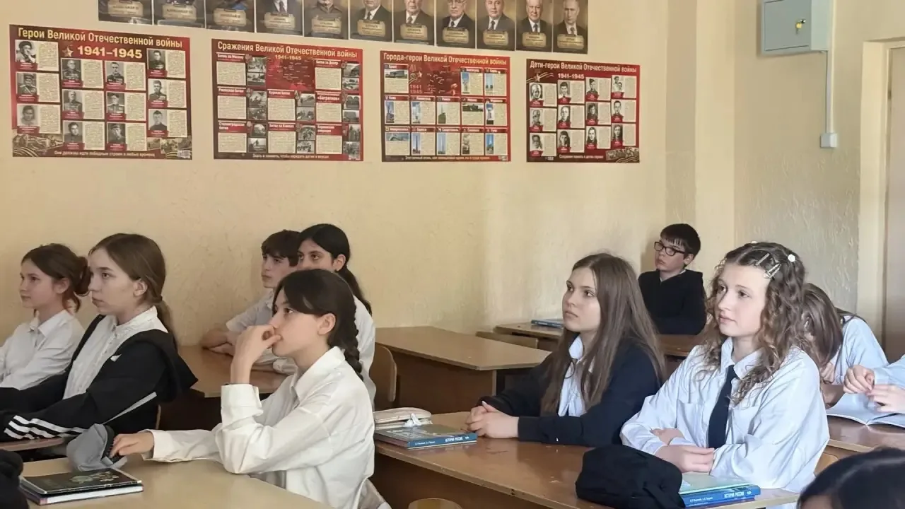 Сегодня ученики 6-х классов посмотрели документальный фильм «Суворов. Как генерал Кубань строил».  Ф