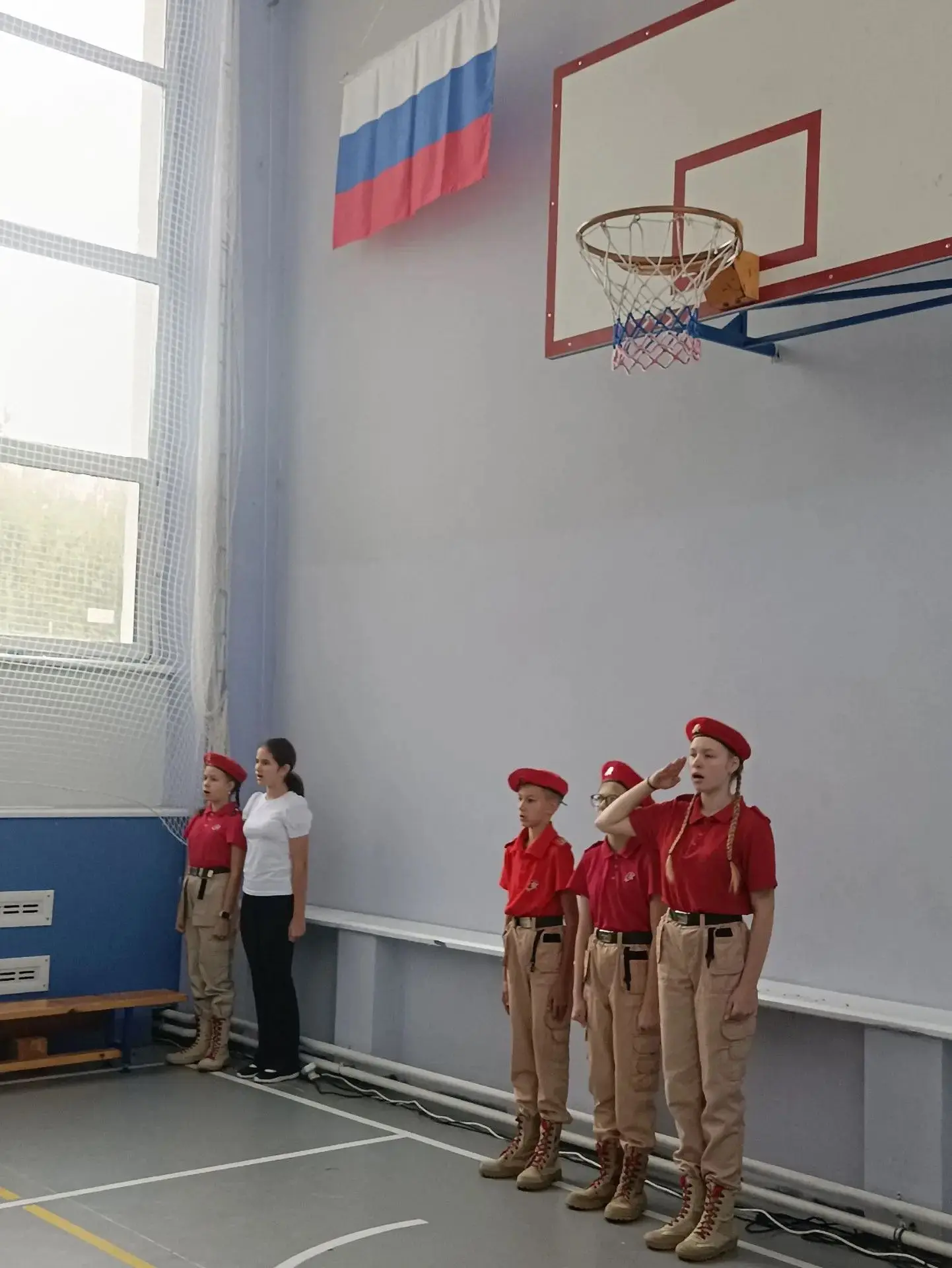 🇷🇺Традиционная линейка, посвящённая поднятию флага РФ и награждению юнармейцев🇷🇺