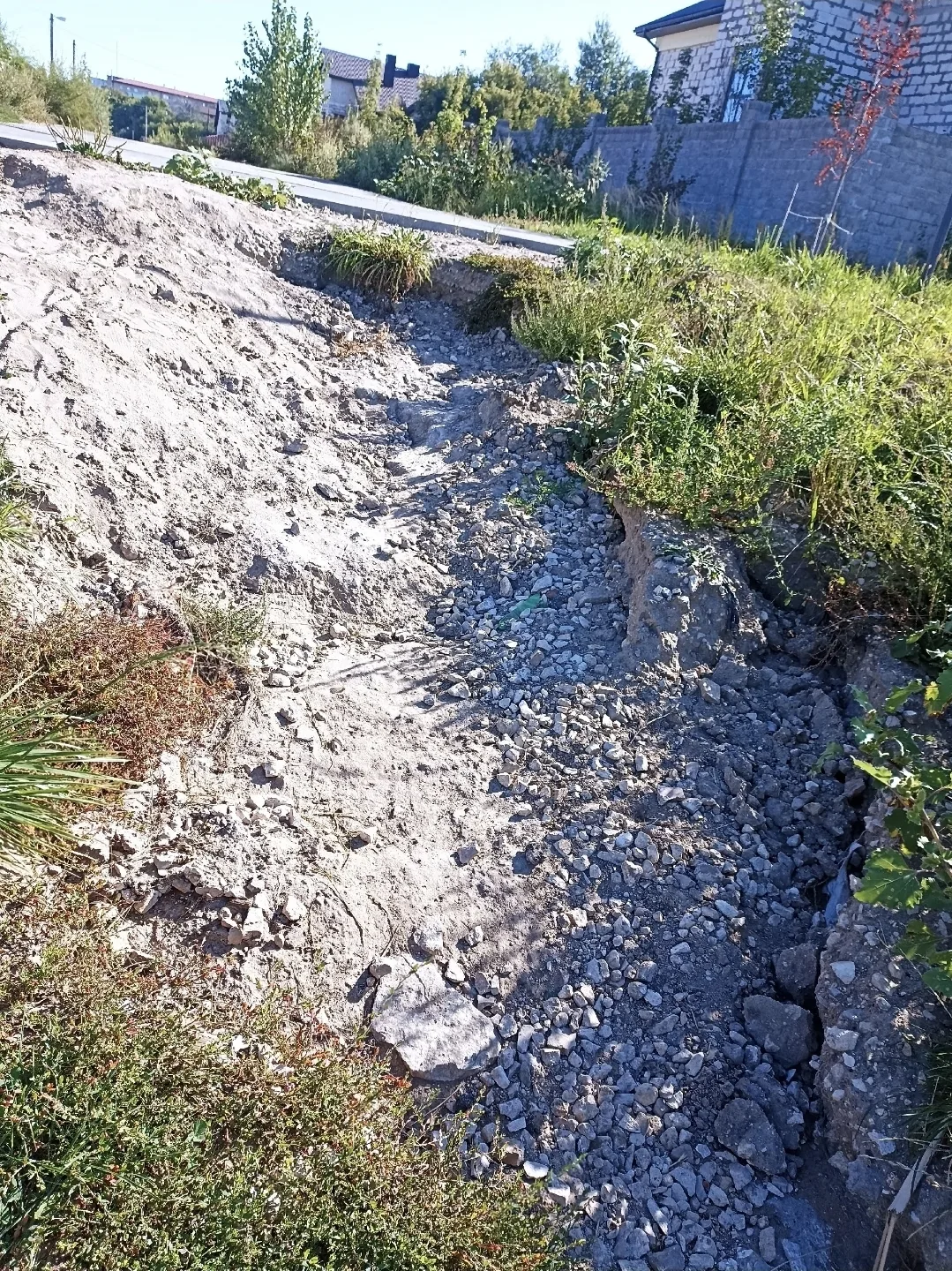 На новой набережной р. Крымза был хороший спуск на воду (слип) . После проливных дождей...