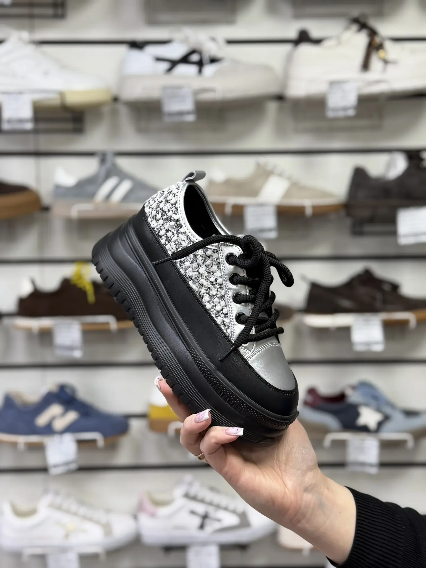 РАСПРОДАЖА 📢 Лето продолжается — а цены стали ещё приятнее! 👟

🔥 –30% при оплате наличными
*при о