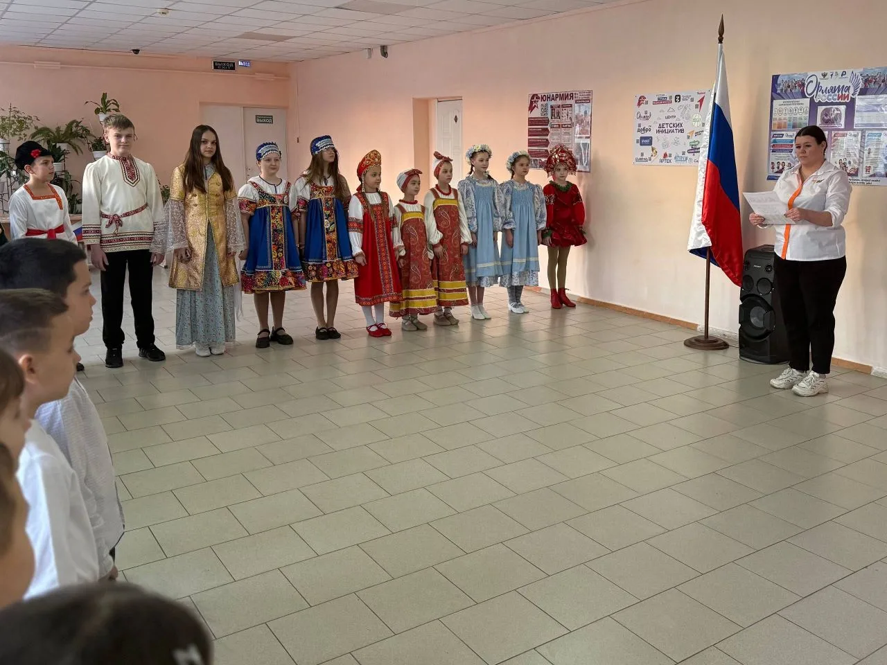 📣 Итоги прошедшей недели в школе №11🏫  🎎Начали неделю с важного события — открытия Года единства нар
