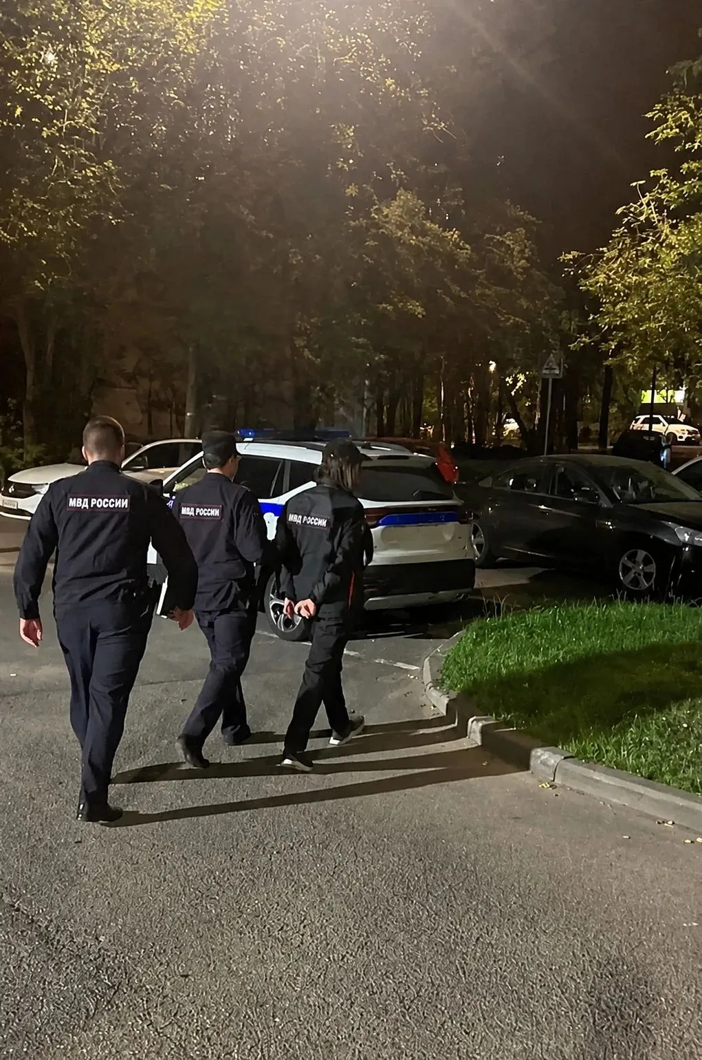 🤬 «Я твой папа»: в Москве предполагаемый педофил пытался увести 8-летнего ребёнка с площадки

На ул
