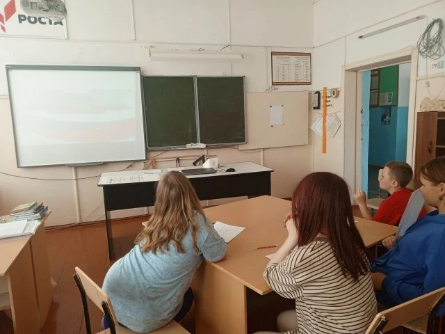 В предпраздничный день в лагере "Солнышко" особенное настроение. Ребята с гордостью говорили о своей