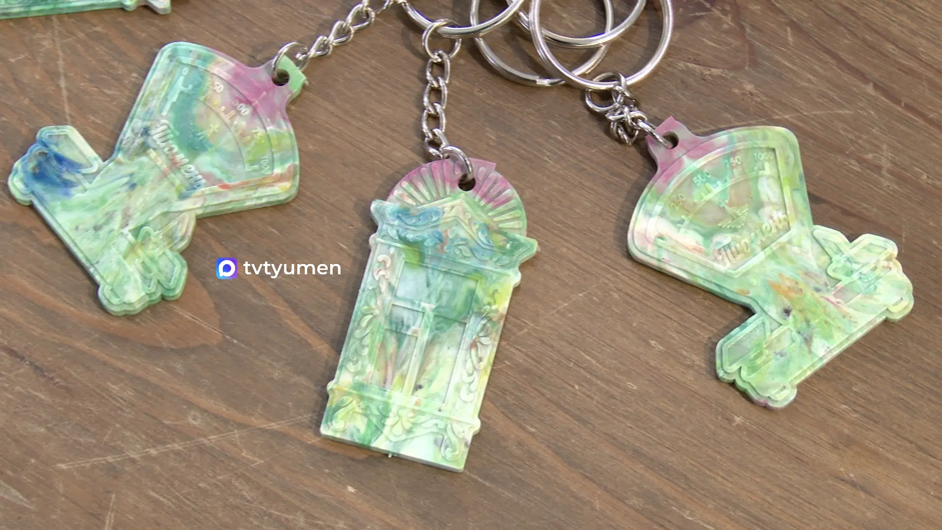 Весы "Тюмень" и резной наличник из вторсырья 🙌Узнали, где делают брелоки из пластиковы...