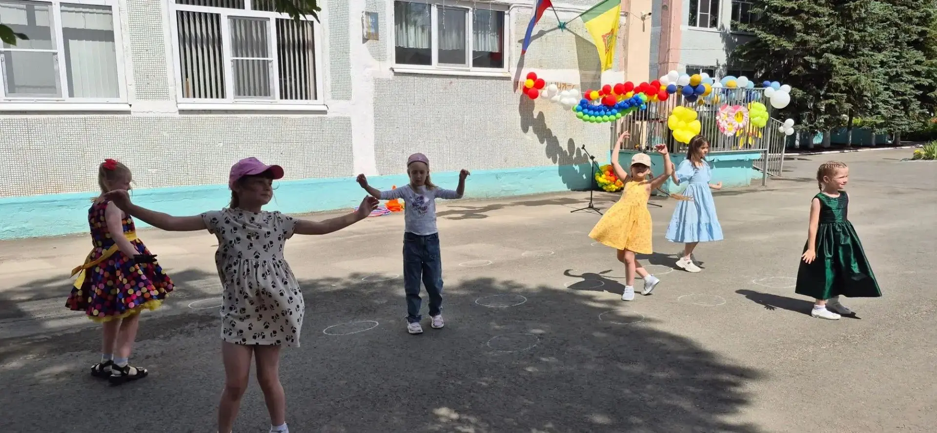 Сегодня в нашем детском саду прошёл замечательный праздник, посвящённый Дню семьи, любви и верности!