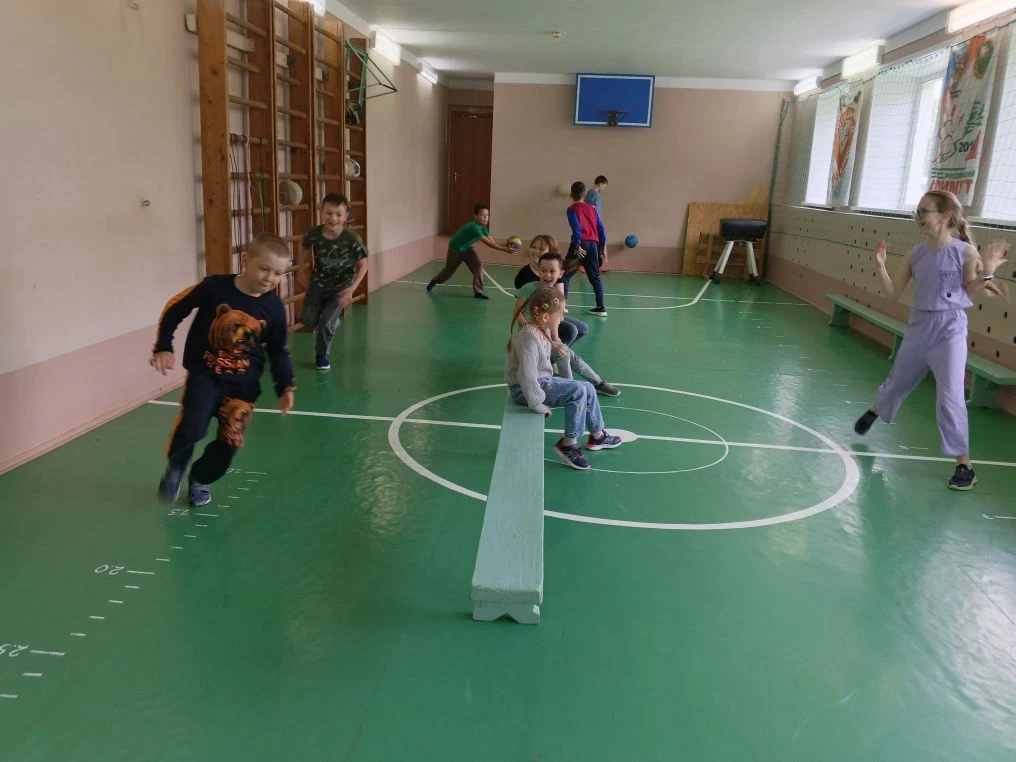 Третий день лагерной смены в пришкольном лагере прошел весело и увлекательно.Дети играли в разные иг