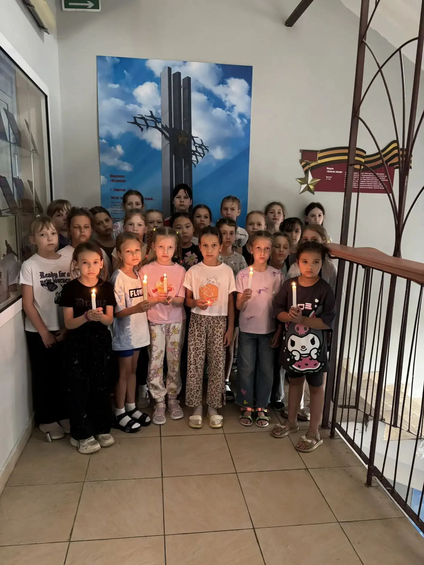 22 июня в зале Бессмертного полка МБЛ прошла линейка, посвящённая Дню памяти и скорби с учащимися ли
