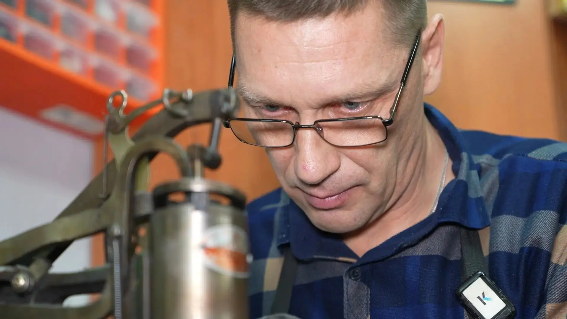 Заказы со всей страны и миллионы просмотров: как барнаульский сапожник Александр Лущик ...
