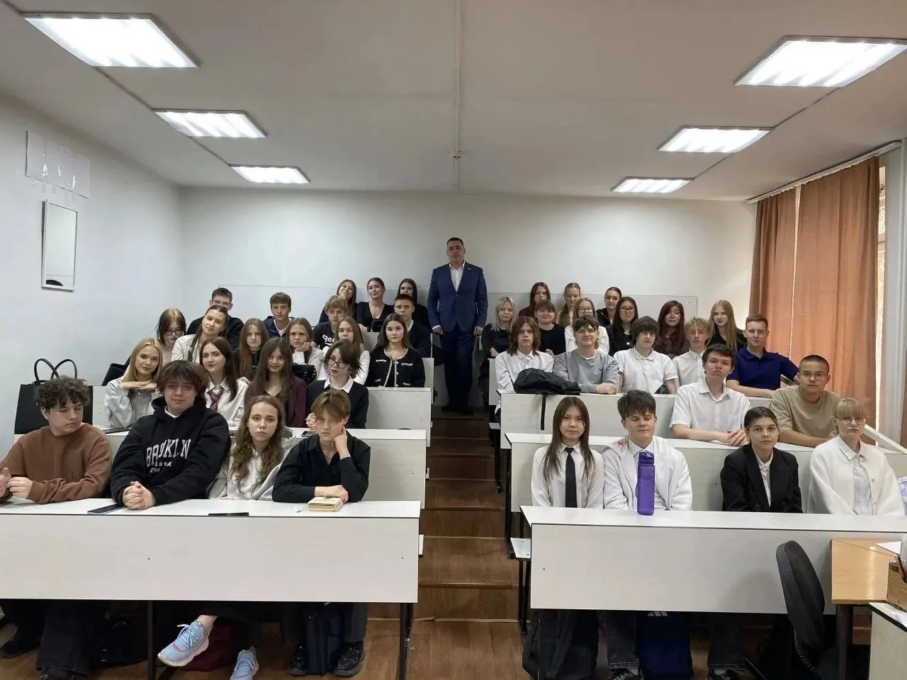 Ангарские школьники встретились с участниками СВО