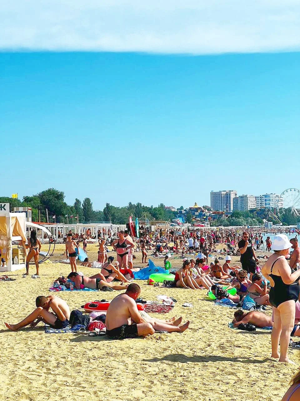 Анапа, центральный пляж и пляжи в самом начале Пионерского проспекта,24 июня 2026, втор...