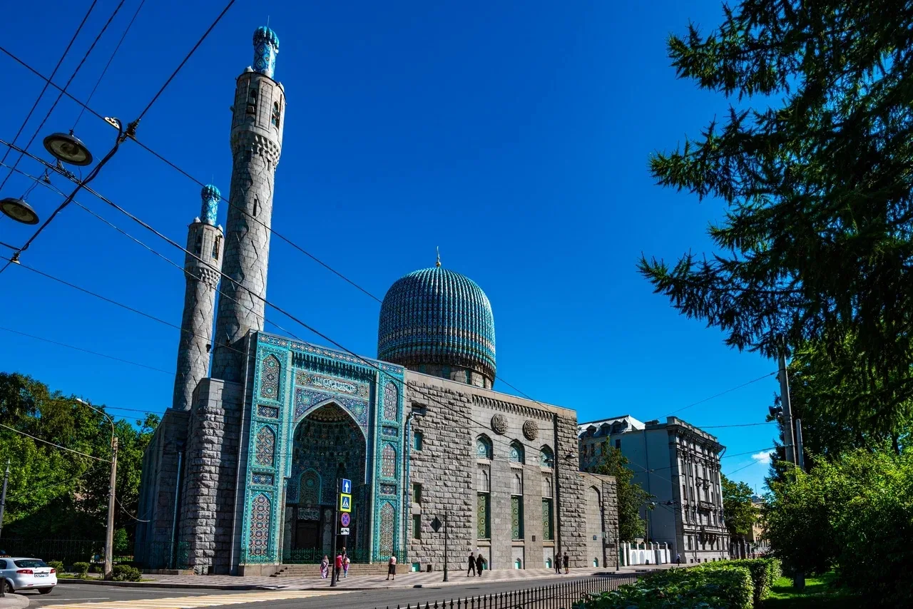 🕌Строгость гранитных стен в сочетании с яркой майоликой воплощает в облике Соборной ме...