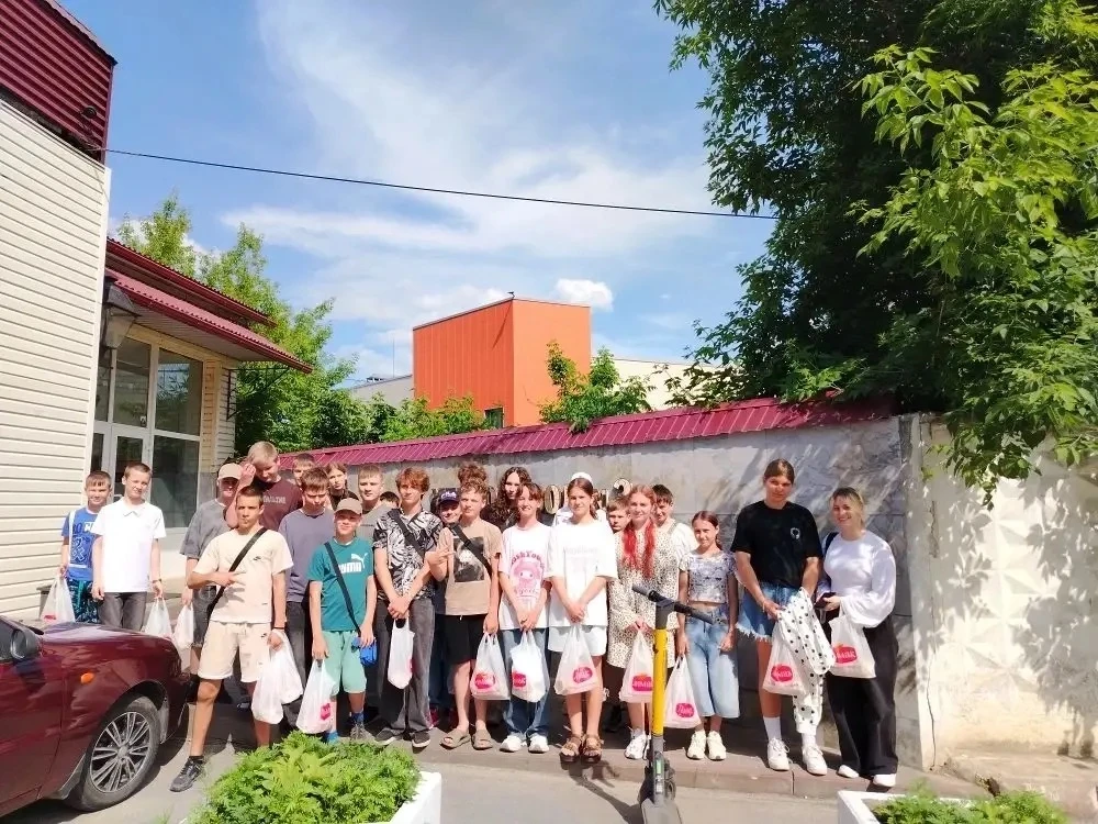 ✨Каникулы с пользой ✨

9 июня ученики 6А и 7А классов посетили «Лимак» Хлебозавод номер 3. 

🍞Ребят