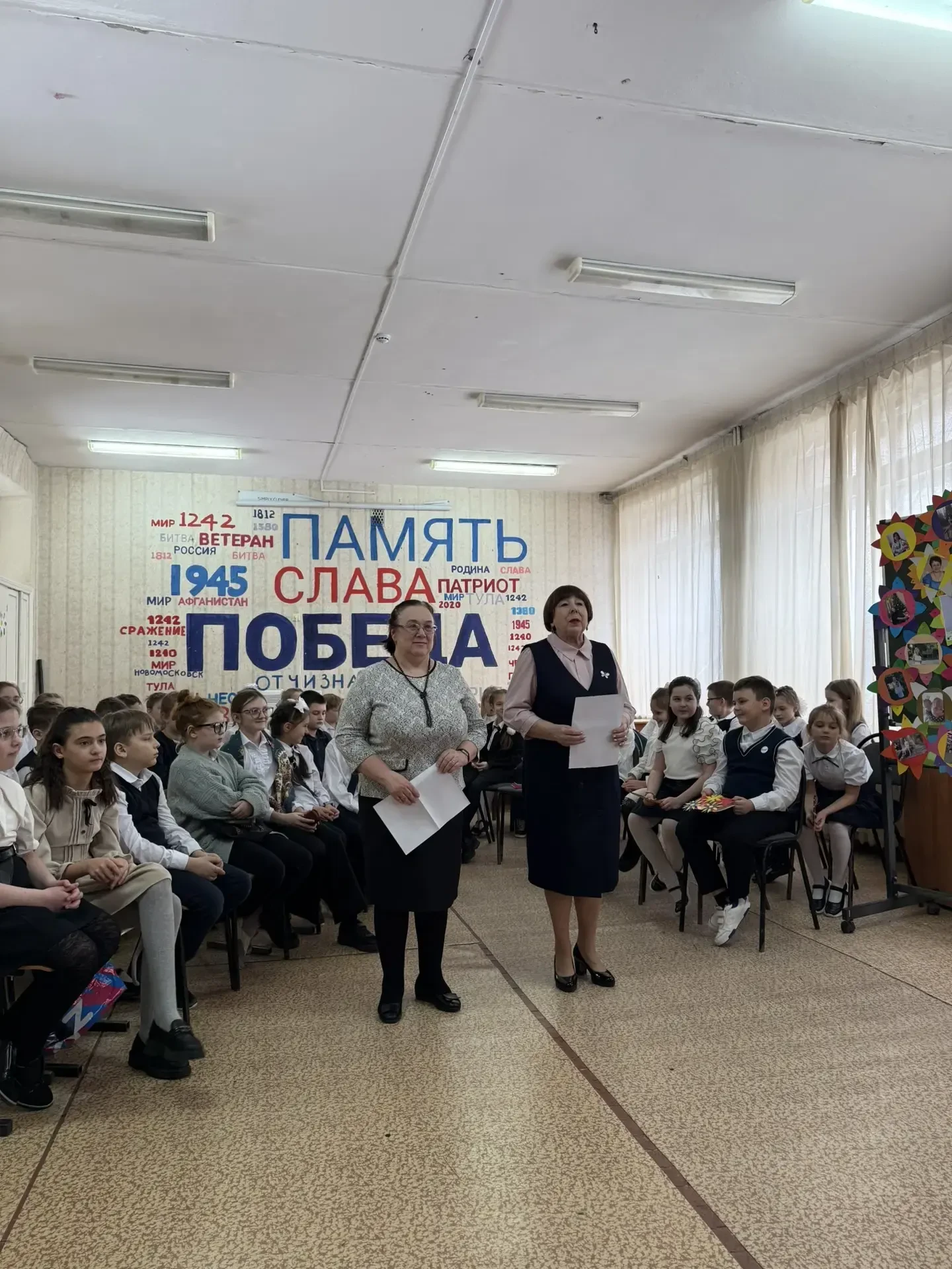 🌷🌷3а и 4а классы поздравили мам и бабушек с праздником 8 марта. Дети прочитали замеча...