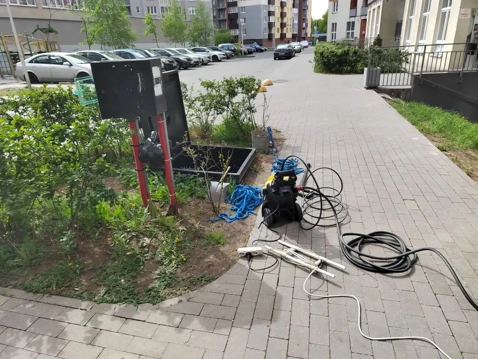 На фото не только процесс работы, но и результат. В преддверии сезона дождей обслужили ...