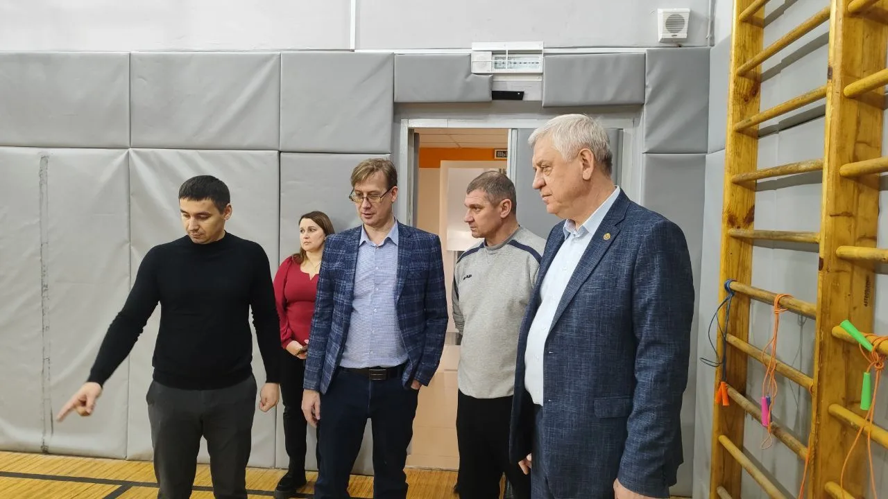 Капремонт и строительство учреждений образования Сергей Кравцов обсудил с депутатами «Единой России»