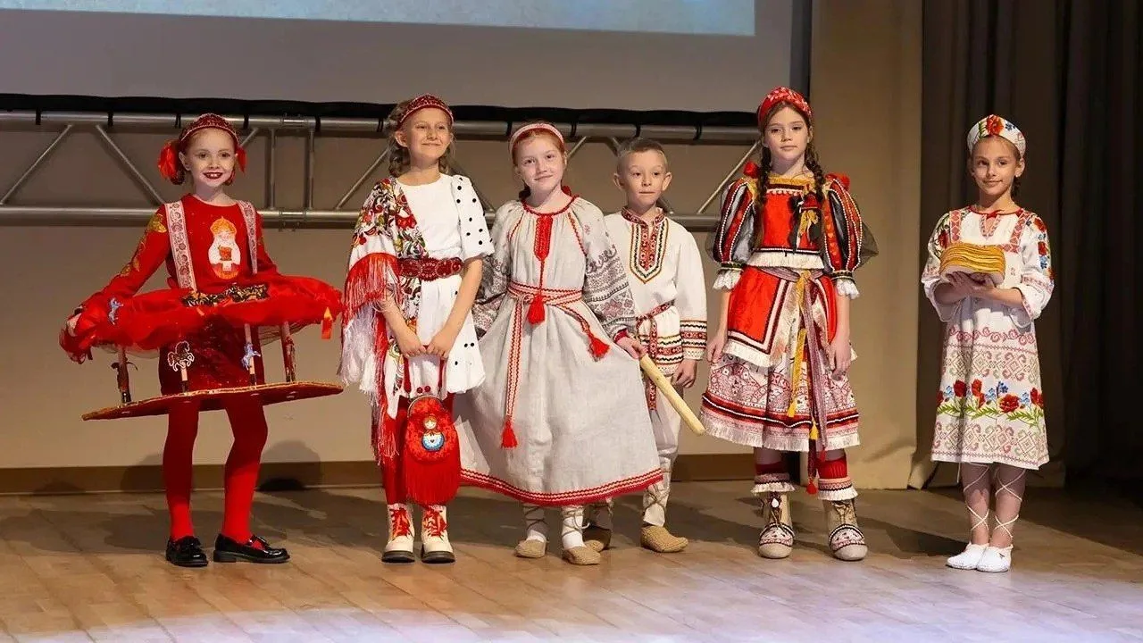 🫅Ступинцы на «Подиуме-2026»: эко-мода и русский стиль  Команда школьников из Ступино приняла участие