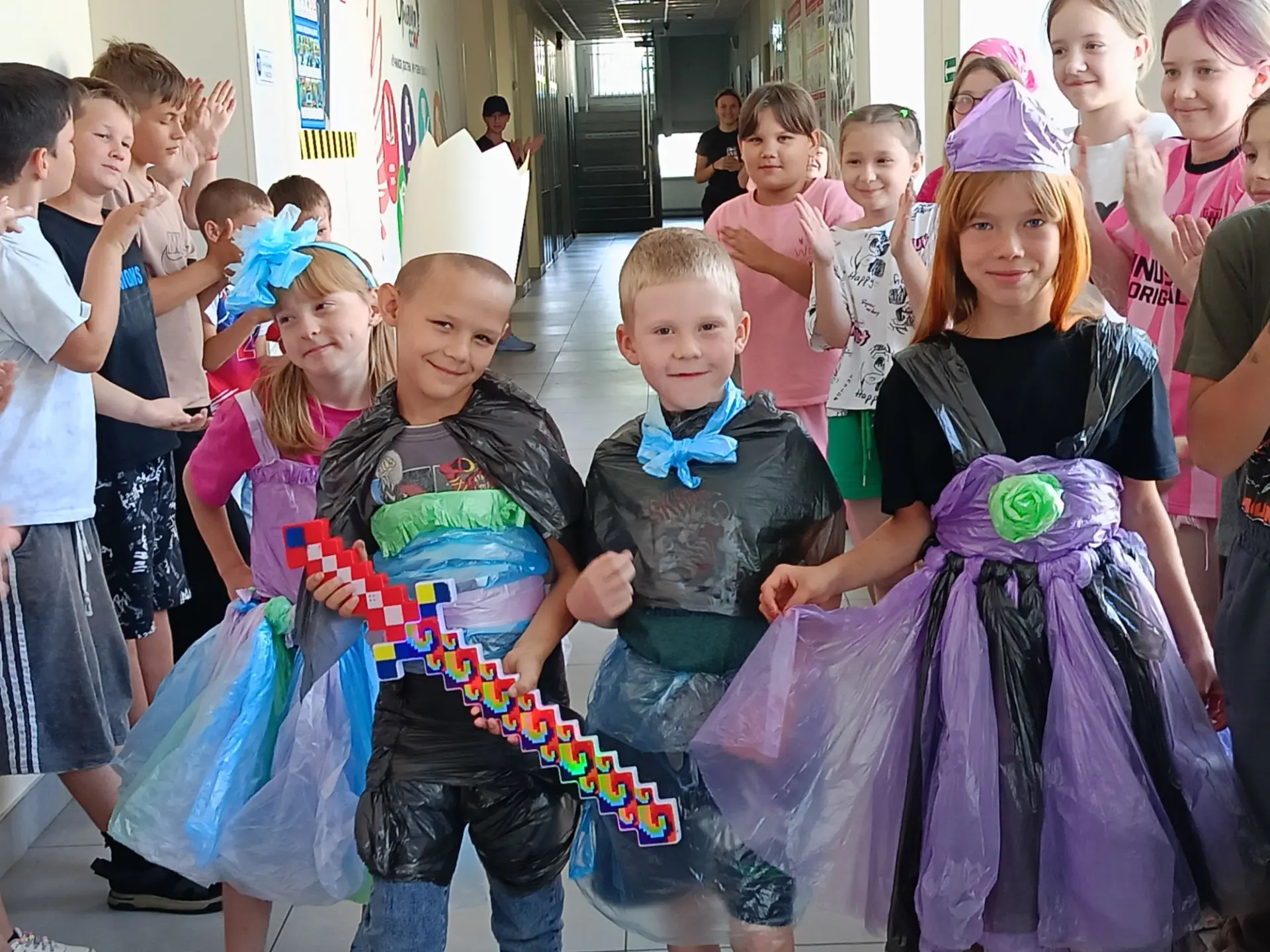 💃🕺 **День моды у нас в разгаре — пакеты в наряды превращаем смело!** ✨

🎪 Внимание, подиум! Сегод