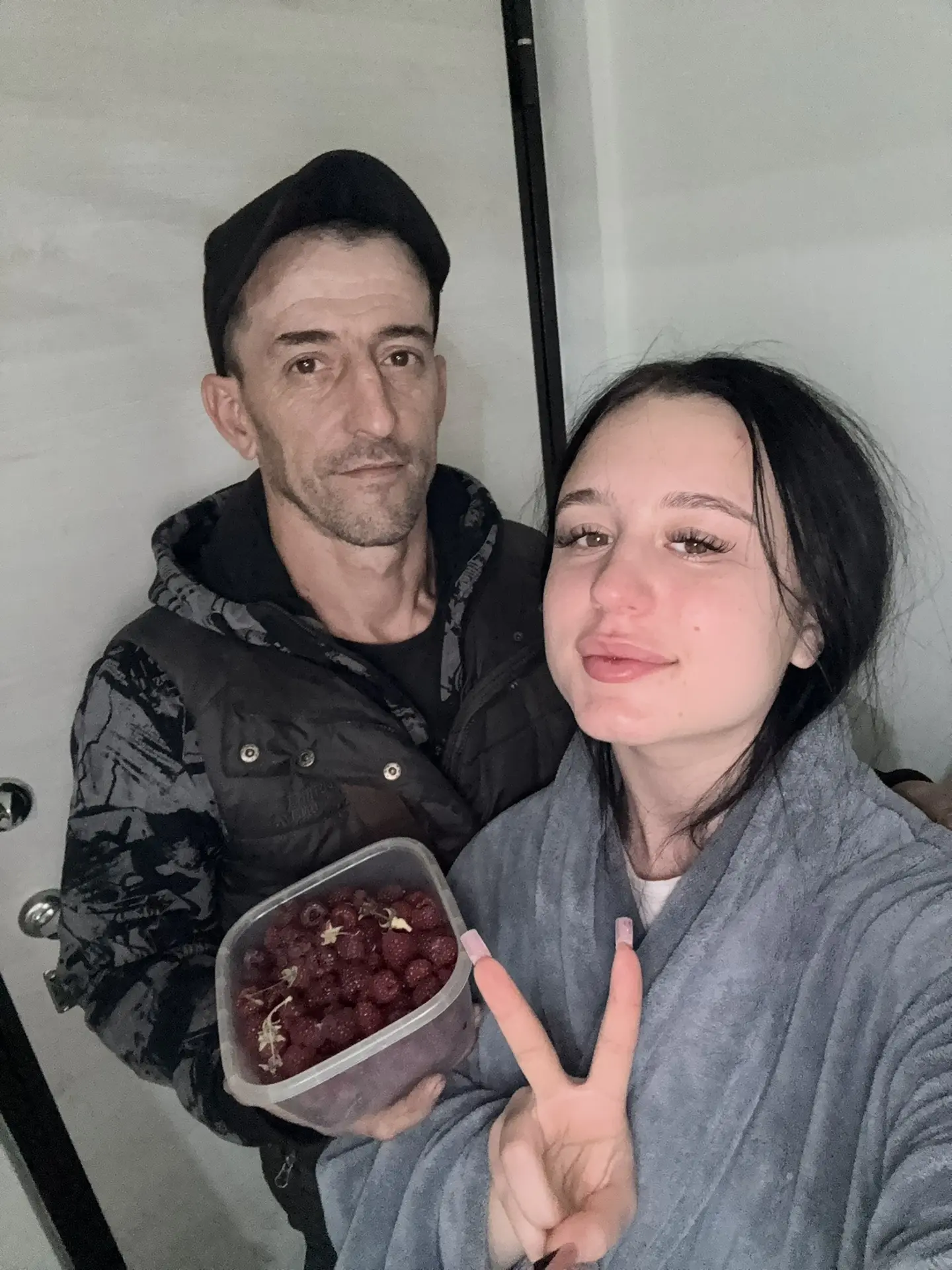 Приехали к доче, привезли витаминов, очень теплая встреча. Хорошего всем вечера!!!🕊️😊🥰