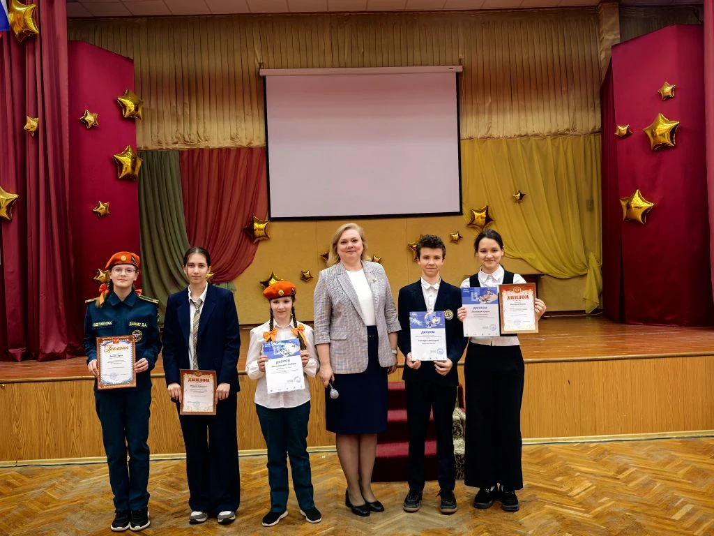 🏫 Новая учебная неделя в МАОУ СОШ №10!  👩‍🏫 Сегодня в стенах нашей МАОУ СОШ №10 стартовала новая уче