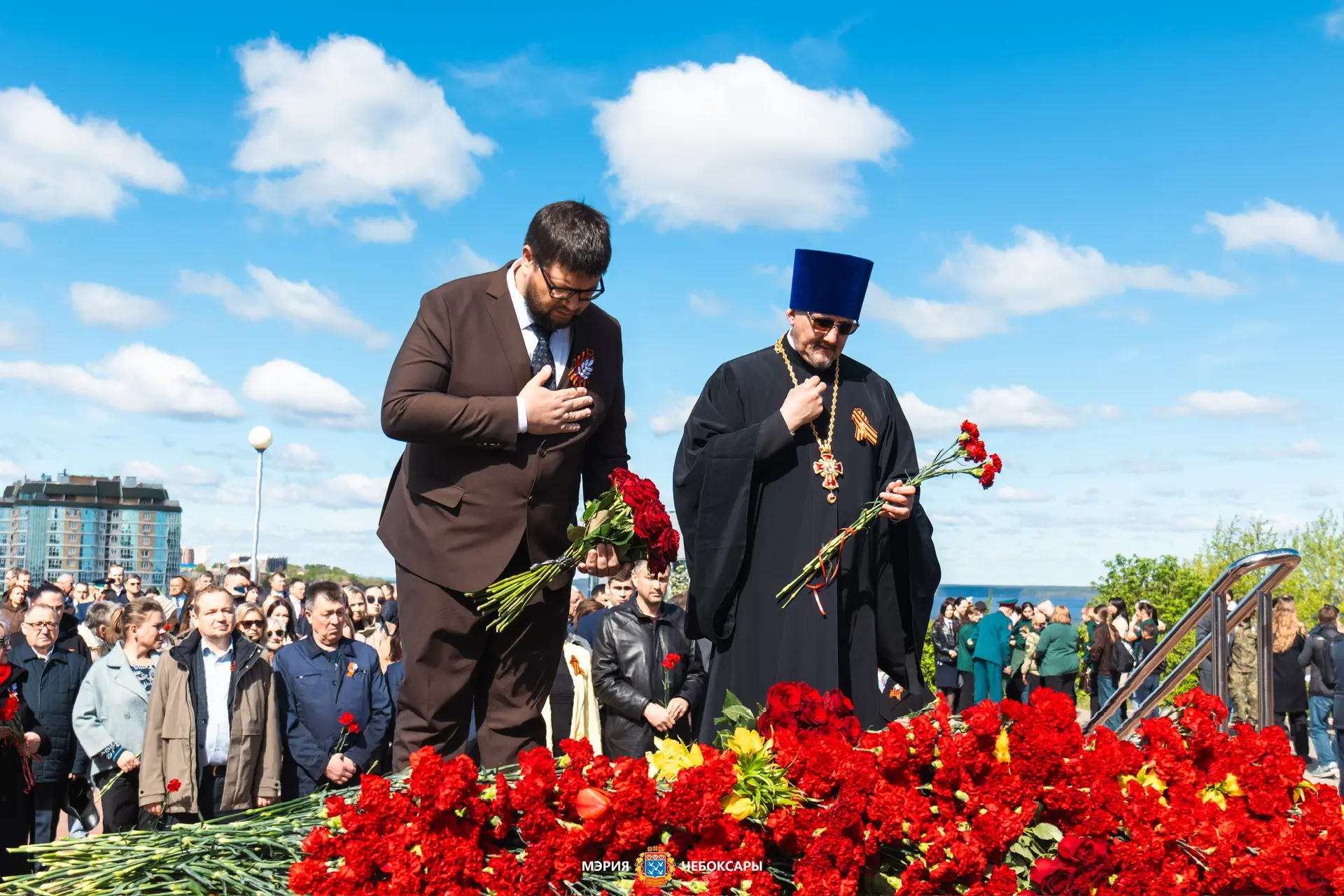 Дорогие чебоксарцы! С Днём Великой Победы!  Сегодня, 9 мая, каждый из нас чувствует особое единение 