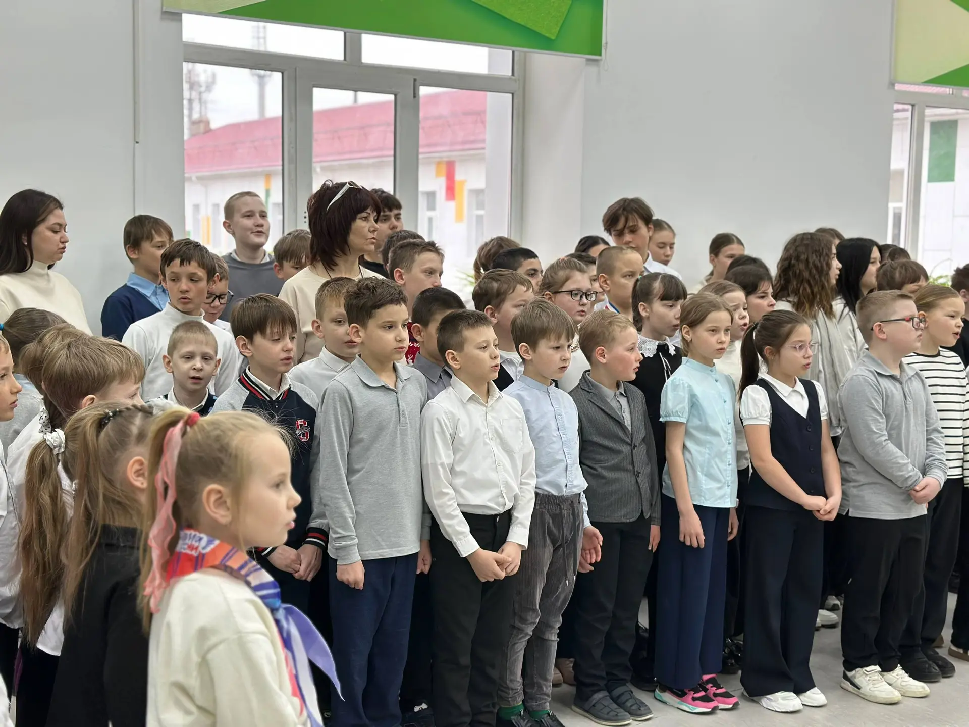 🚀 Новая неделя в МБОУ СОШ №3 началась с патриотизма и открытий! 🇷🇺 16 марта 2026 года, наша школа №3