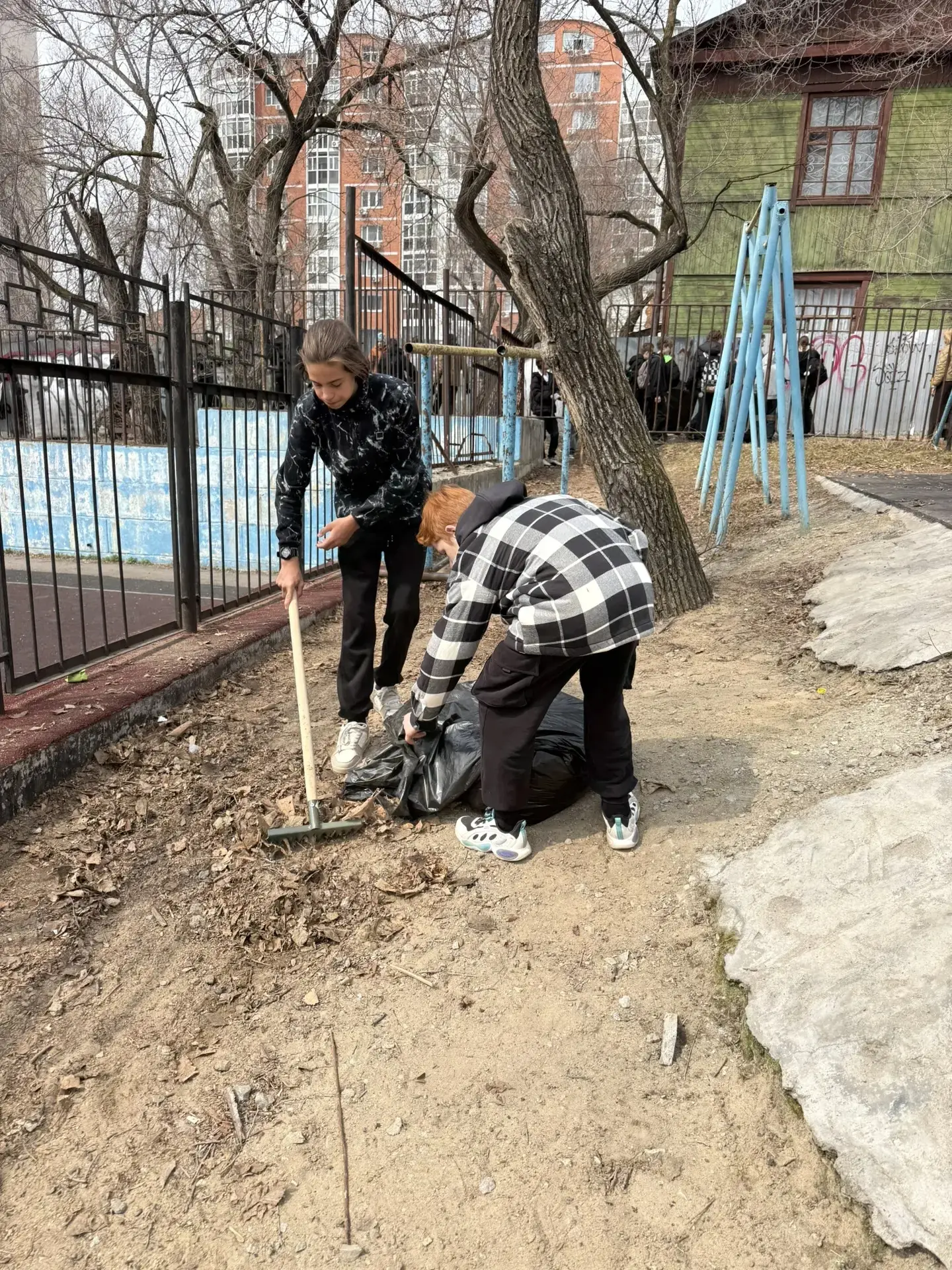 🌿Сделаем наш школьный двор чище!