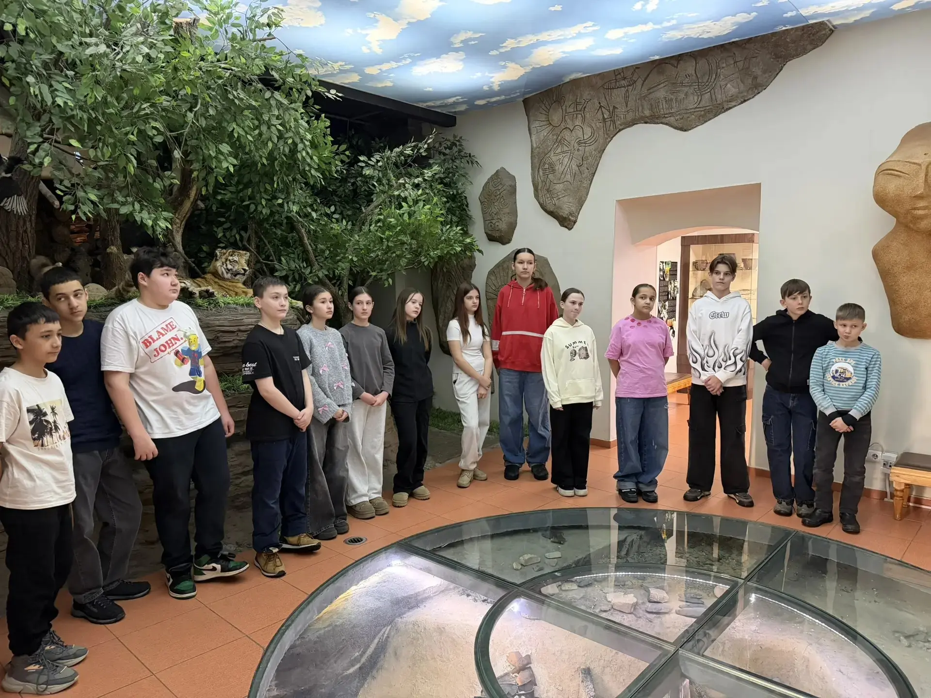 🦣Ученики 6 «Г» класса познакомились с древней историей Дальнего Востока  🏛️Учащиеся 6 «Г» класса пос